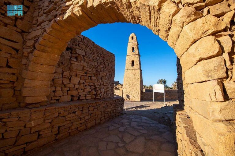 معالم تاريخية.. مئذنة الفاروق بدومة الجندل أول مئذنة في الإسلام -صور