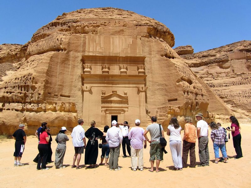 تشعرهم كأنهم في حلم.. لماذا تبهر منطقة العلا كل زائريها؟