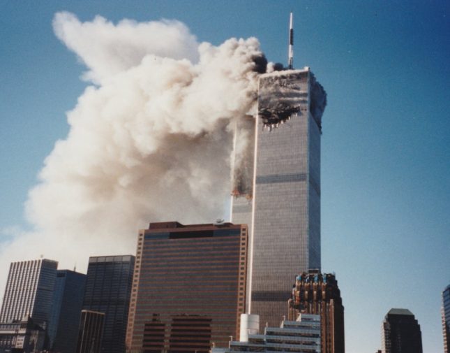 شاهد شاب أمريكي يكشف لأول مرة عن صور التقطت من زوايا مختلفة لهجوم برجي 11 سبتمبر