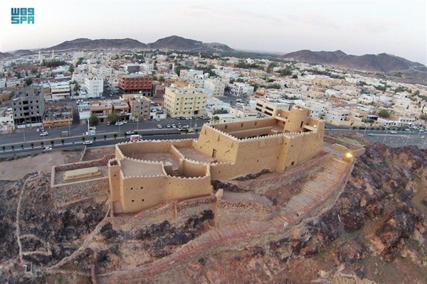 بُنيت لمراقبة الأعداء قبل 180 عاماً.. قلعة عيرف التاريخية بحائل طراز معماري فريد-صور