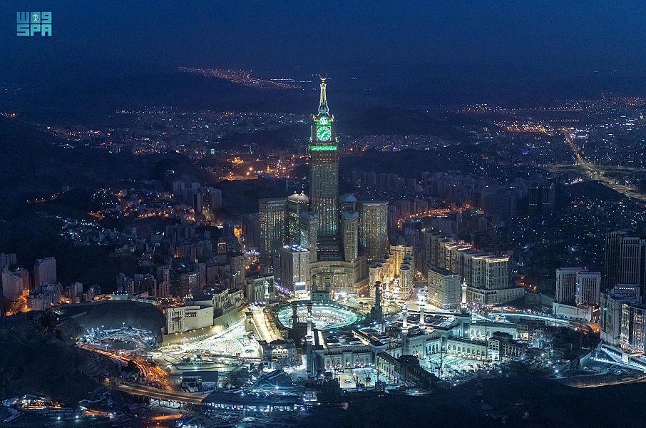 مشاهد مهيبة للحرم المكي وسط تحليق طيران الأمن فوقه