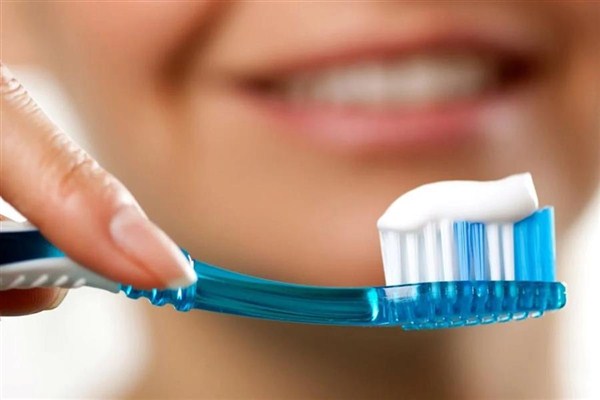 بدأ قبل الميلاد.. كيف تطور تنظيف الأسنان من القدم حتى الآن؟-صور