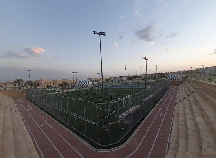 ممشى الساحة الرياضيّة بحي النخيل