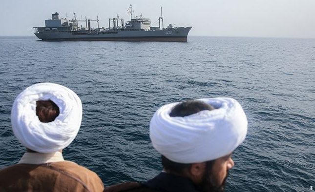 تطورات خطيرة.. إيران تختطف سفينة قبالة الفجيرة الإماراتية بعد هجوم استهدف أخرى