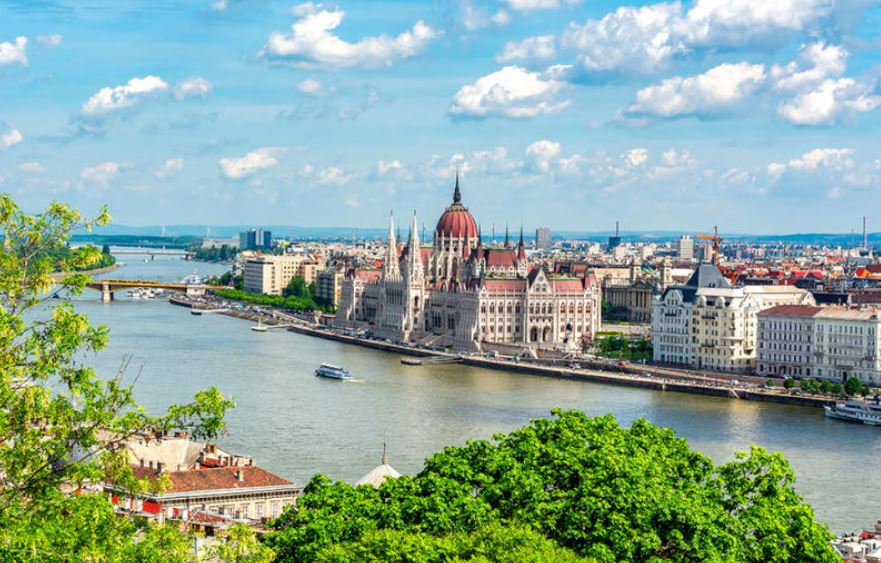 السياحة في المجر: رحلة ممتعة إلى بودابست