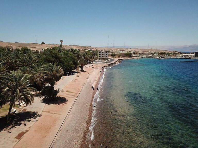 شواطئ حقل.. فرصة الاستمتاع بسحر الطبيعة ومشاهدة تيتانك السعودية- صور