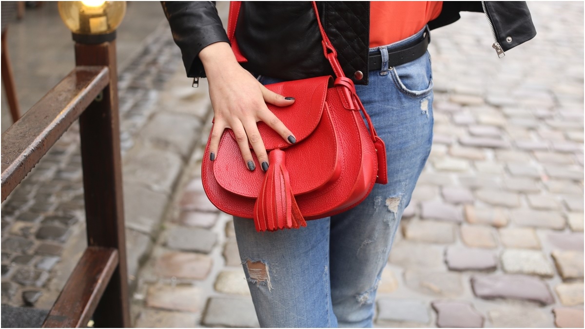 ألوان حقائب يد لا تبطل موضتها أبدًا.. إليك أبرزها