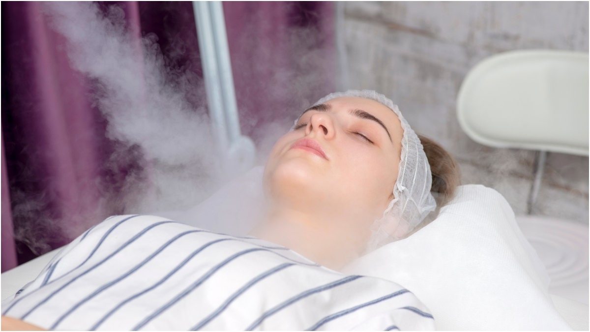 فوائد بالجملة لتبخير الوجه.. أبرز النصائح لتطبيقه في المنزل