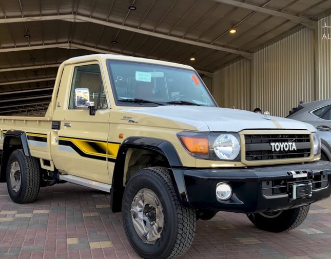 شاهد وصول أول شاص تويوتا 2022 إلى السعودية.. والكشف عن مواصفاته وسعره شامل الضريبة