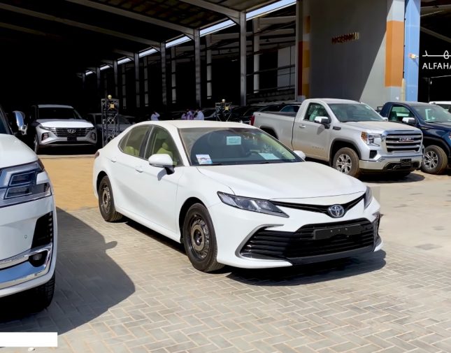 شاهد: أحدث فئتين من سيارات كامري LE 2022.. والكشف عن مواصفاتهما والسعر شامل الضريبة