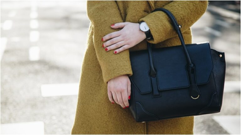 أبرز اتجاهات حقائب اليد لموسم شتاء 2021