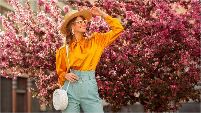 حقيبة اليد البيضاء تمنحكِ إطلالة أنيقة.. كيف تنسّقينها؟