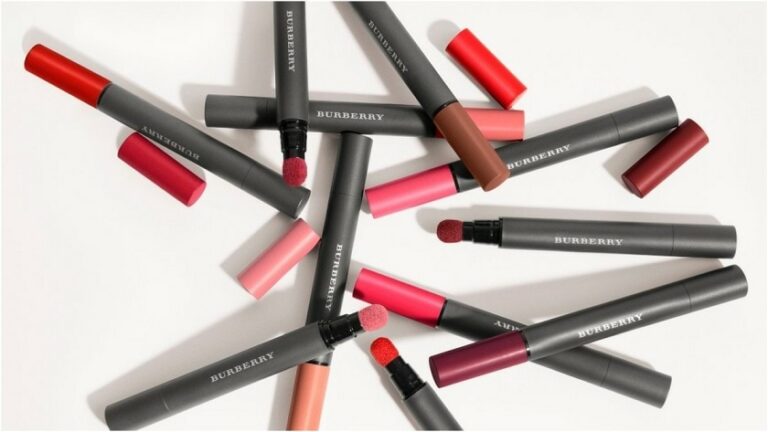 أبرز صيحات أحمر الشفاه لموسم خريف 2021