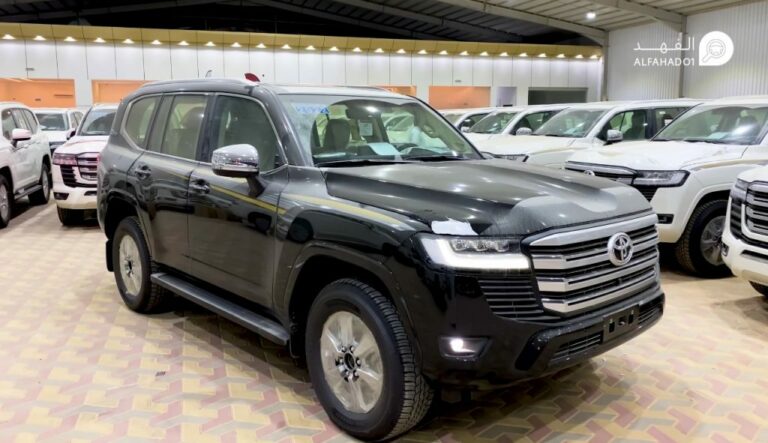 شاهد وصول جيب لاند كروزرVXE 2022 إلى الرياض.. وكشف مواصفاته وعن سعره شامل الضريبة