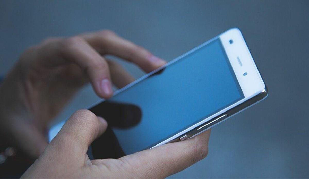 هواوي تبتكر تقنية لشحن بطاريات الهواتف الذكية عبر الطاقة الشمسية