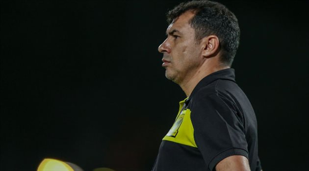 أزمة قوية تهدد مدرب الاتحاد السابق!