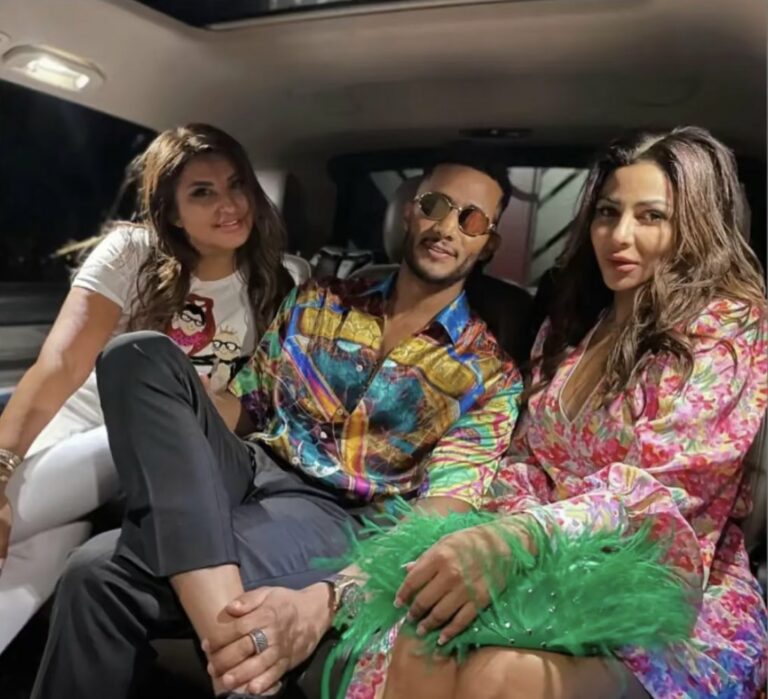 شاهد أحدث ظهور لمهيرة عبدالعزيز وشذى حسون مع محمد رمضان في سيارته