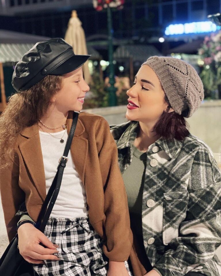 أسما شريف منير تطلب مساندة ابنتها: أنا بأسوأ حالاتي النفسية