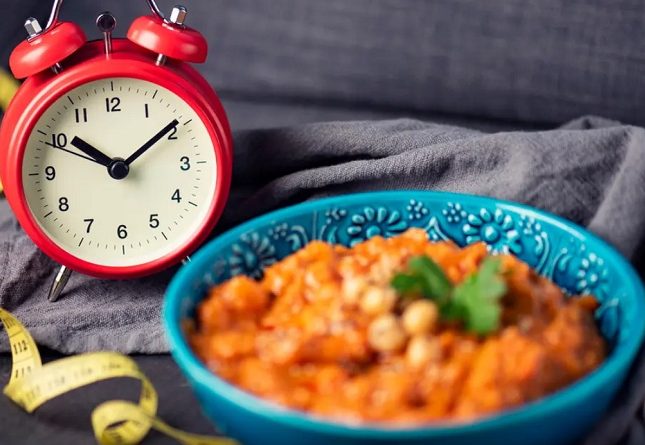 دراسة تفجر مفاجأة بشأن الأكل مرة واحدة في اليوم