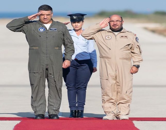 شاهد: لحظة وصول قائد القوات الجوية الإماراتية لإسرائيل.. والكشف عن سبب الزيارة!