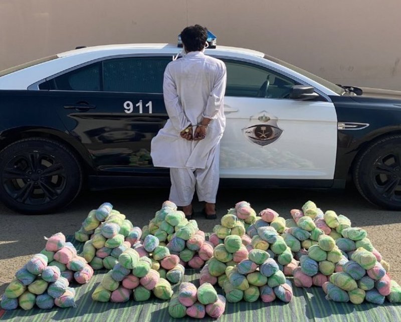 الإطاحة بمقيم بحوزته أكثر من 101 كجم من القات المخدِّر بمكة