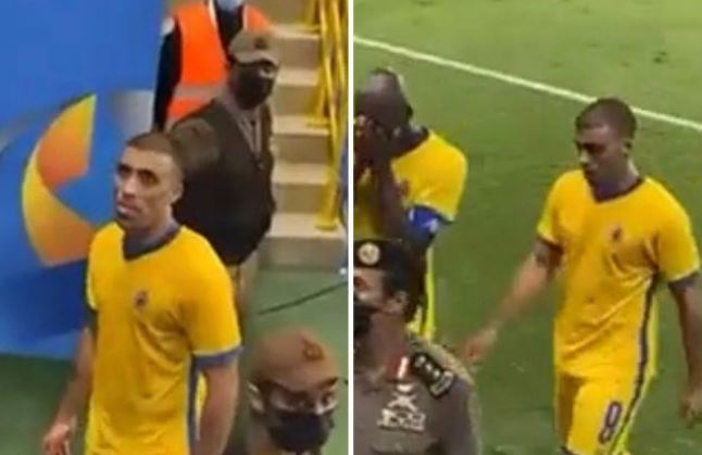 شاهد ردة فعل حمدالله بعد قذفه بعلبة مياه من الجماهير أثناء خروجه من الملعب