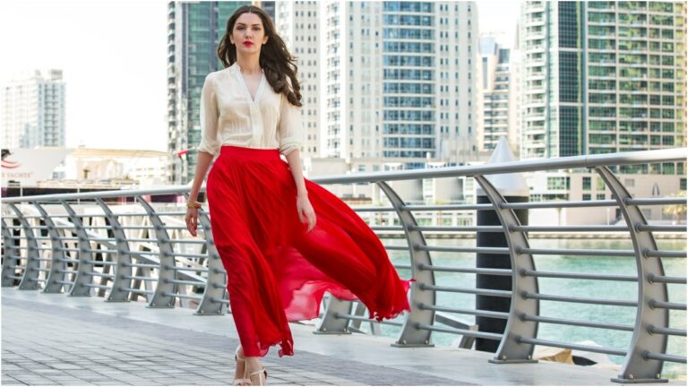 أفكار تساعدك على تنسيق التنورة الطويلة