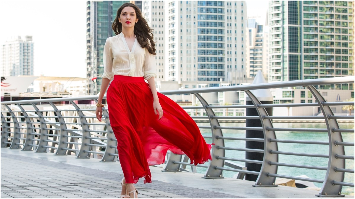 أفكار تساعدك على تنسيق التنورة الطويلة