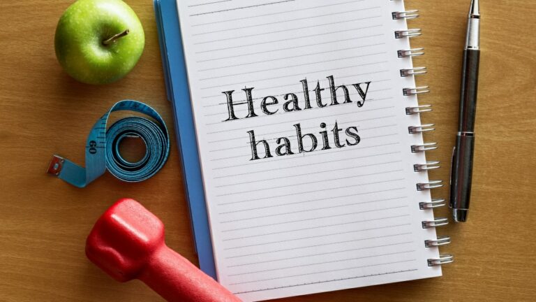 الاستحمام اليومي وفيتامين سي منها.. هل هذه العادات صحية؟