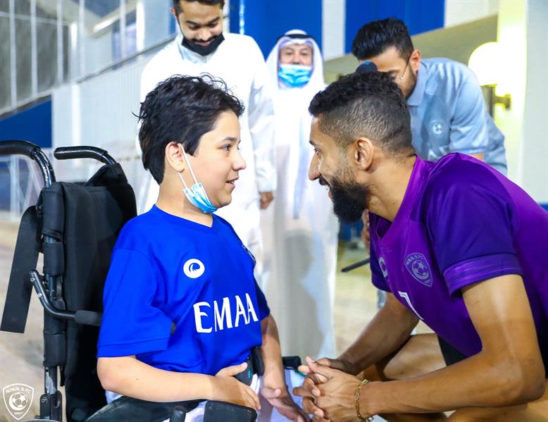 بالفيديو.. الهلال يلبي رغبة طفل من ذوي الإعاقة في زيارة النادي ولقاء اللاعبين