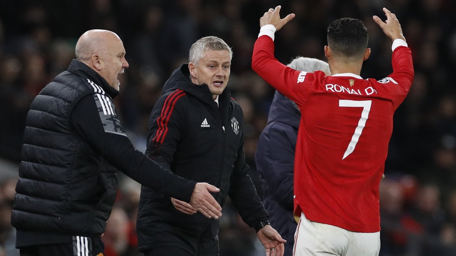 هل سخر كريستيانو رونالدو من سولشاير بهذه الإشارة؟ -فيديو