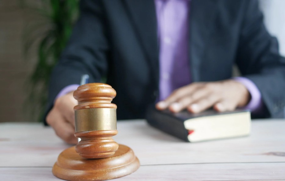 تخصص القانون في السعودية وفروعه ونسب القبول للجنسين