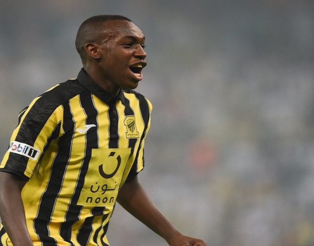 تطورات جديدة بشأن مستقبل سعود عبدالحميد مع الاتحاد