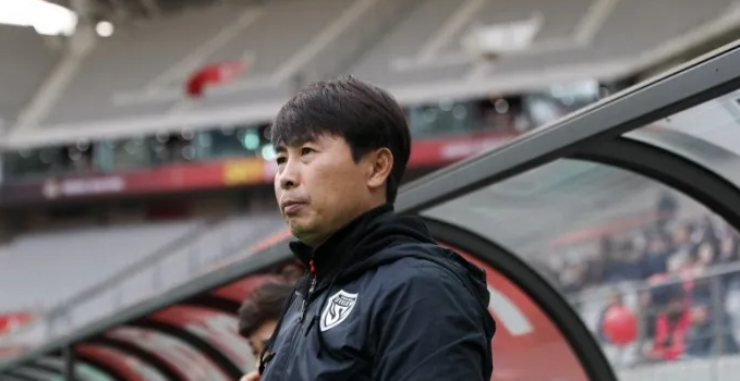 مدرب بوهانغ ستيلرز: سأطلب من مدافع الهلال إخباري بأسرار فريقه!