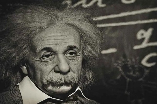 وثائق عن أينشتاين: حياته مأساوية